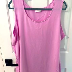 New- Women’s top from Belle kim gravel .